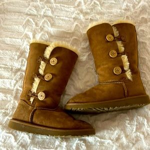 Ugg Bailey Button